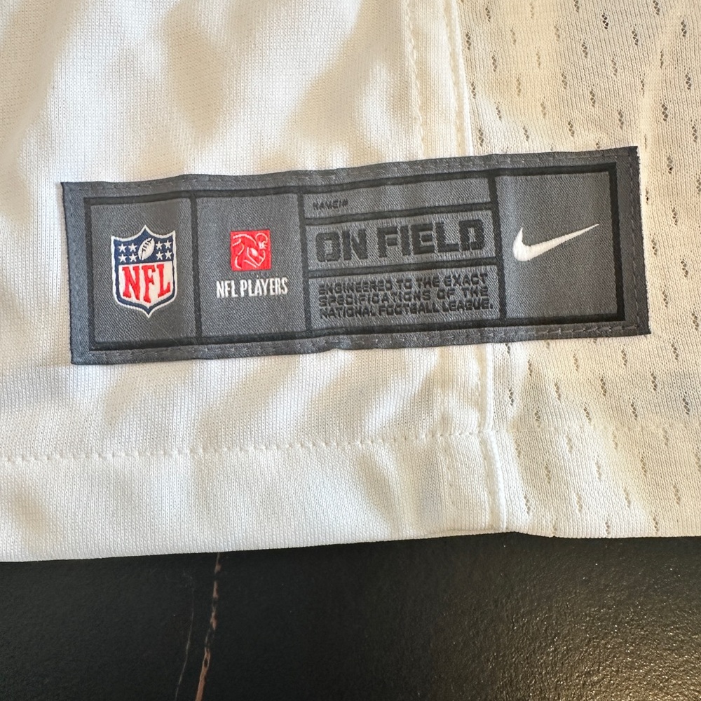Tyreek Hill Miami Dolphins Nike Women's Player Jersey - White - Picture 8 of 10